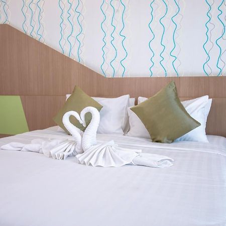42C The Chic Hotel Nakhon Sawan Eksteriør billede