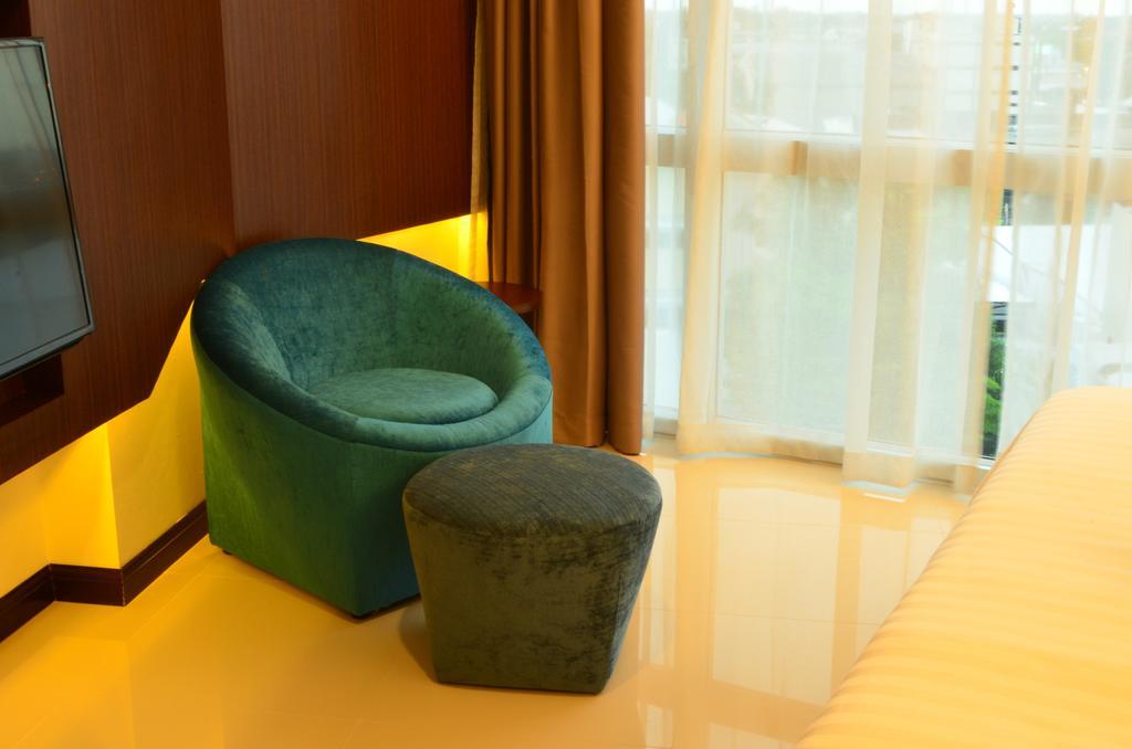 42C The Chic Hotel Nakhon Sawan Eksteriør billede