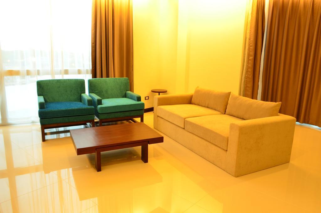 42C The Chic Hotel Nakhon Sawan Eksteriør billede