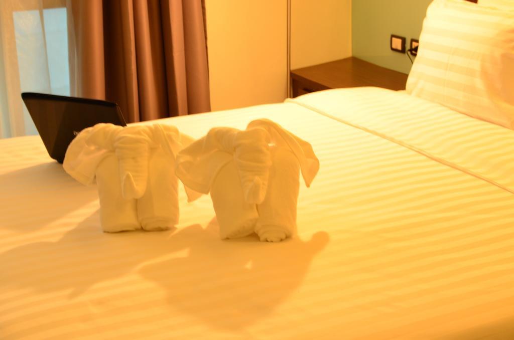 42C The Chic Hotel Nakhon Sawan Eksteriør billede