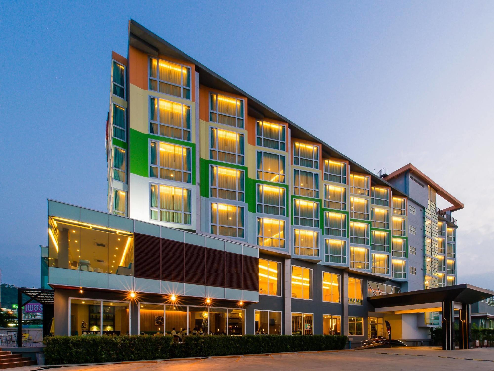 42C The Chic Hotel Nakhon Sawan Eksteriør billede