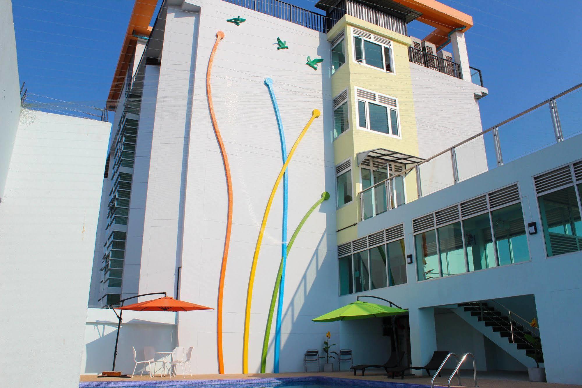 42C The Chic Hotel Nakhon Sawan Eksteriør billede