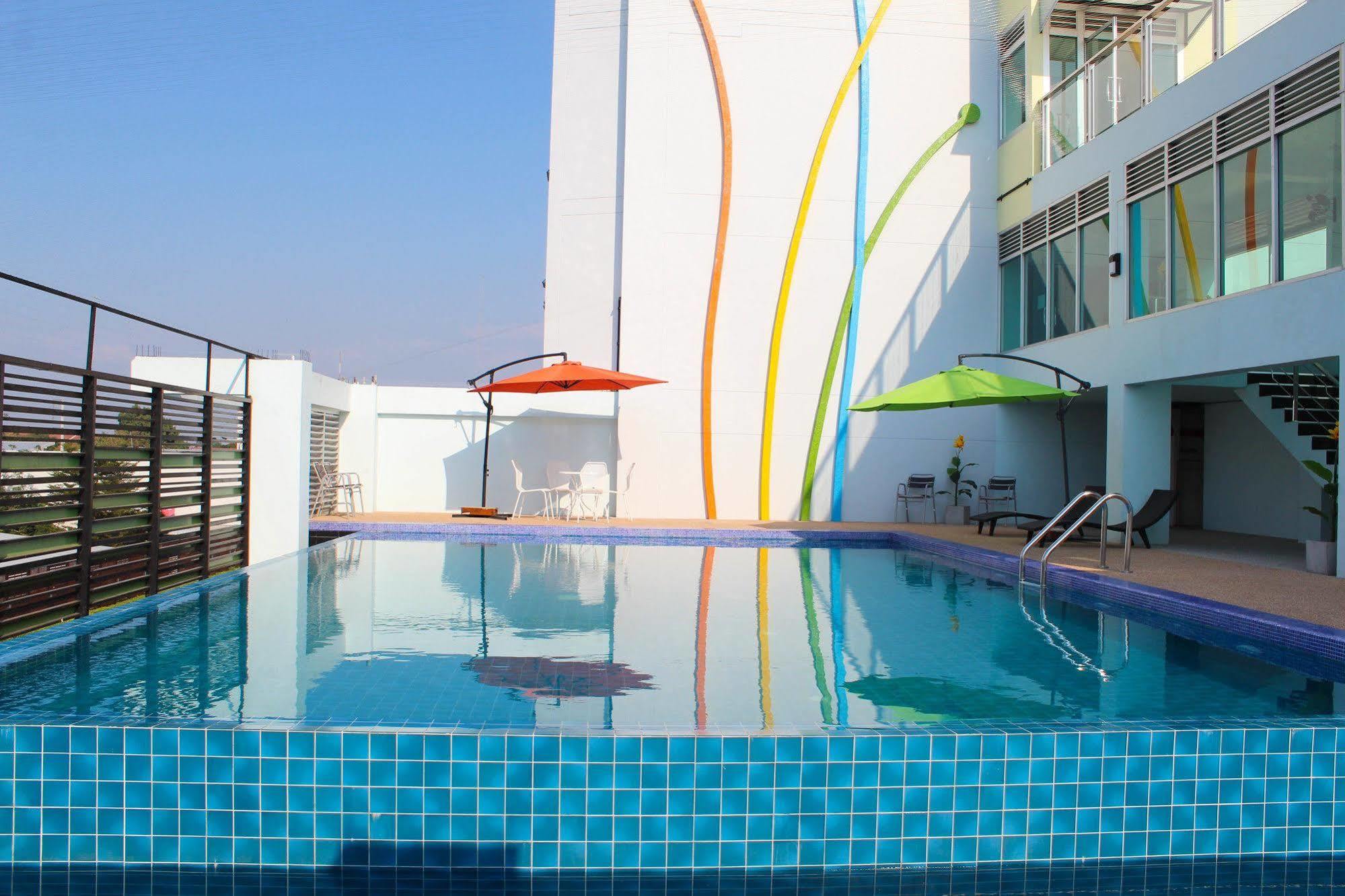 42C The Chic Hotel Nakhon Sawan Eksteriør billede