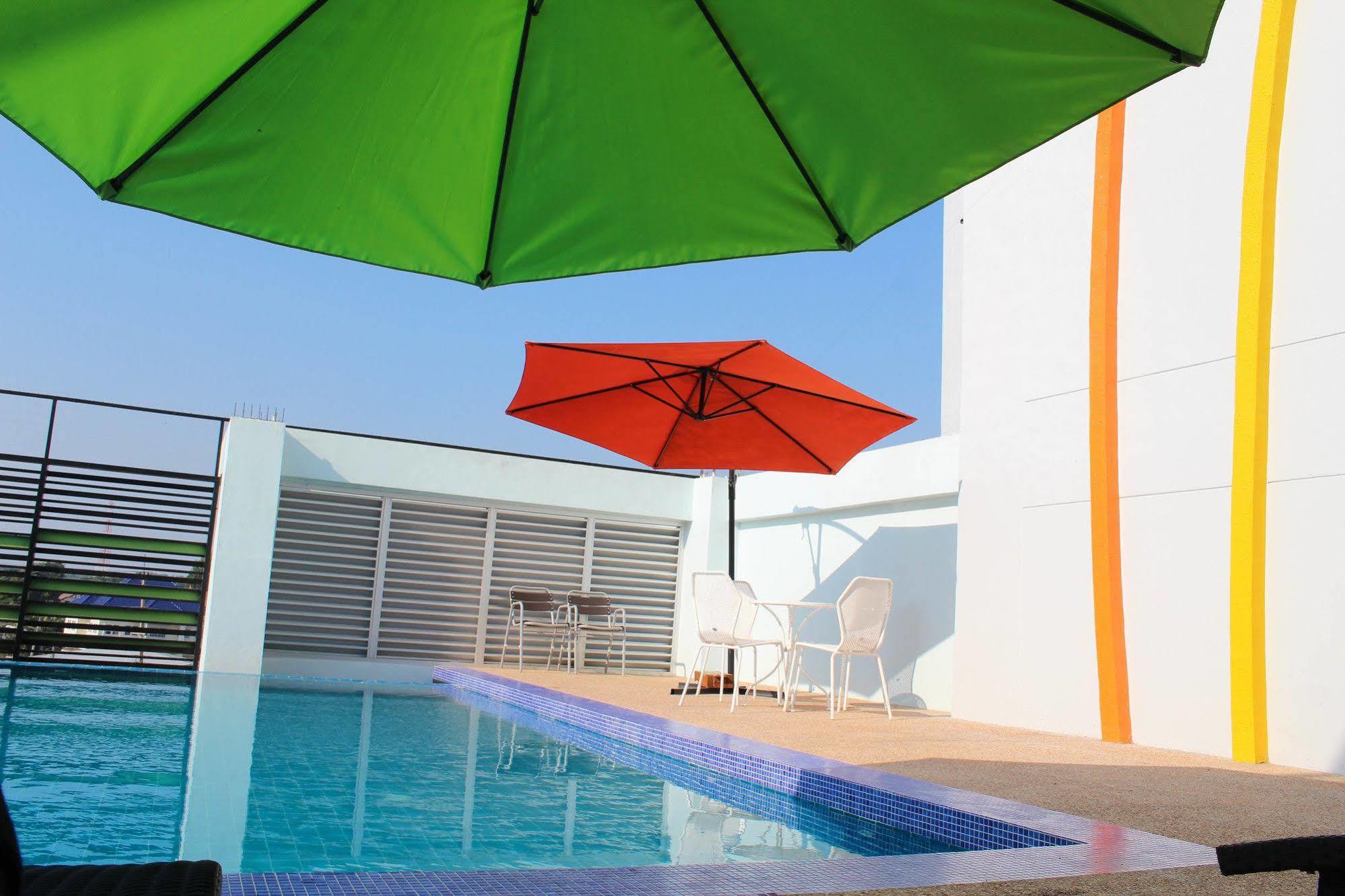 42C The Chic Hotel Nakhon Sawan Eksteriør billede