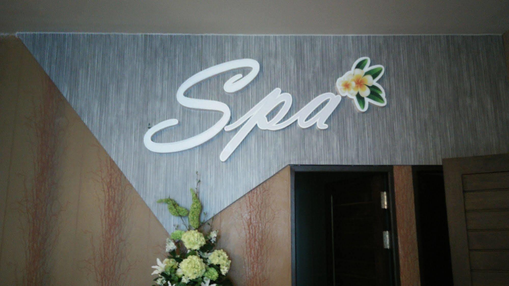 42C The Chic Hotel Nakhon Sawan Eksteriør billede