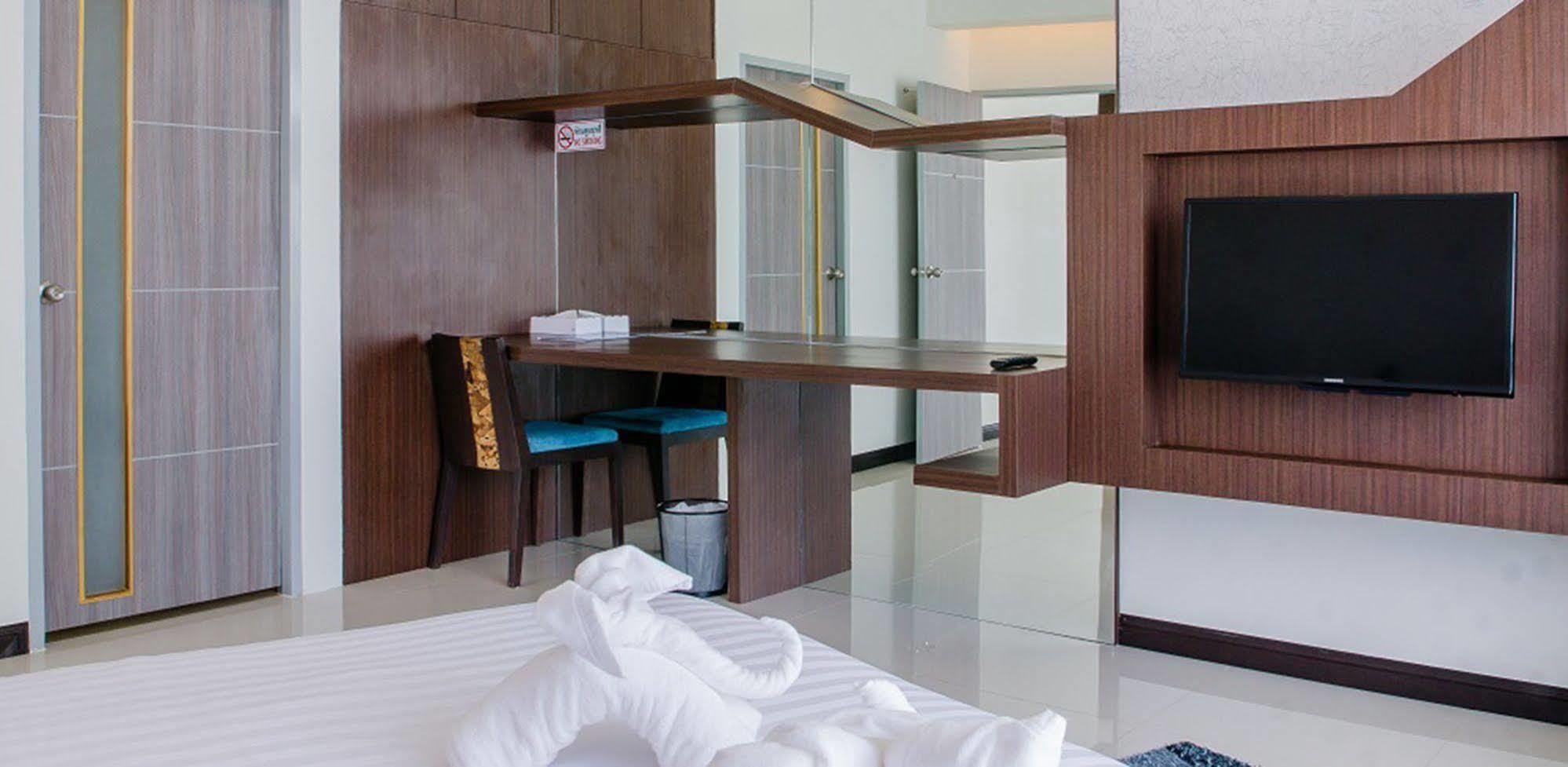 42C The Chic Hotel Nakhon Sawan Eksteriør billede
